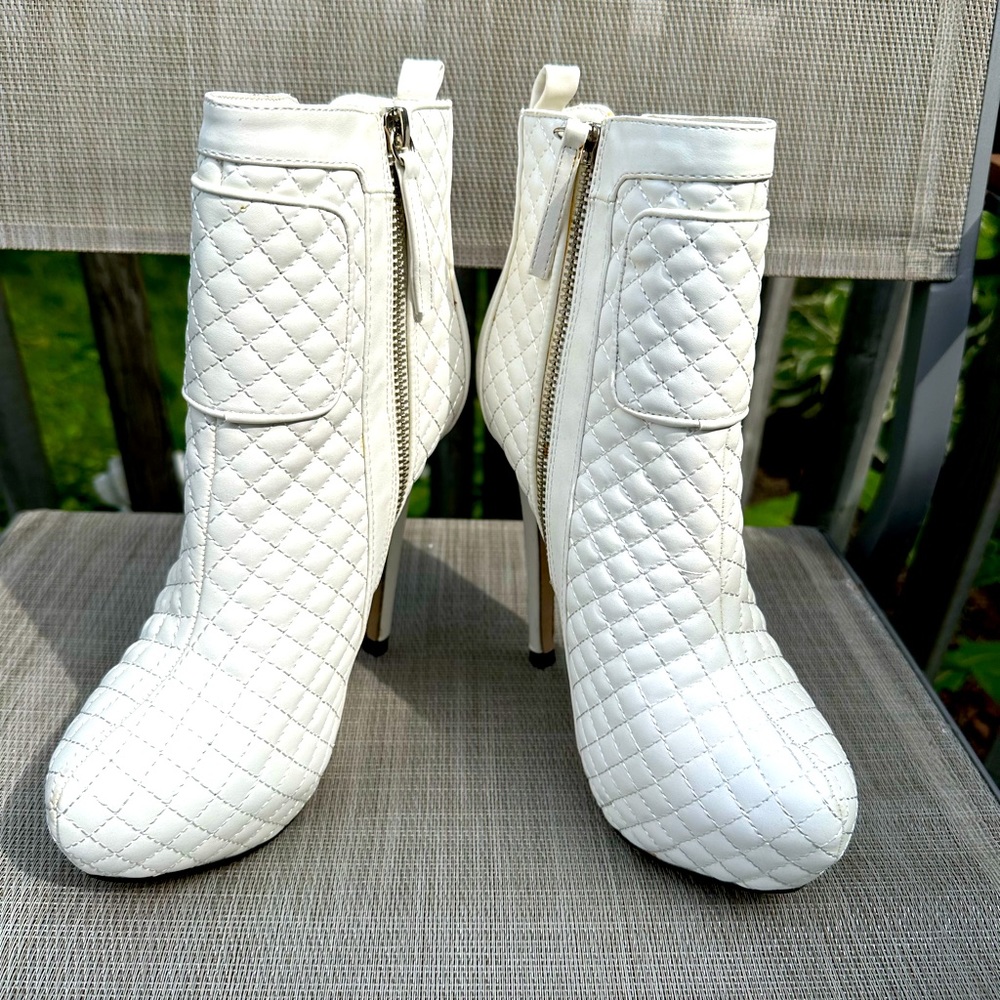 Sophie & Lee Womens Gywnnie White Stiletto Platform Booties Heels Zip Shoes SZ 7